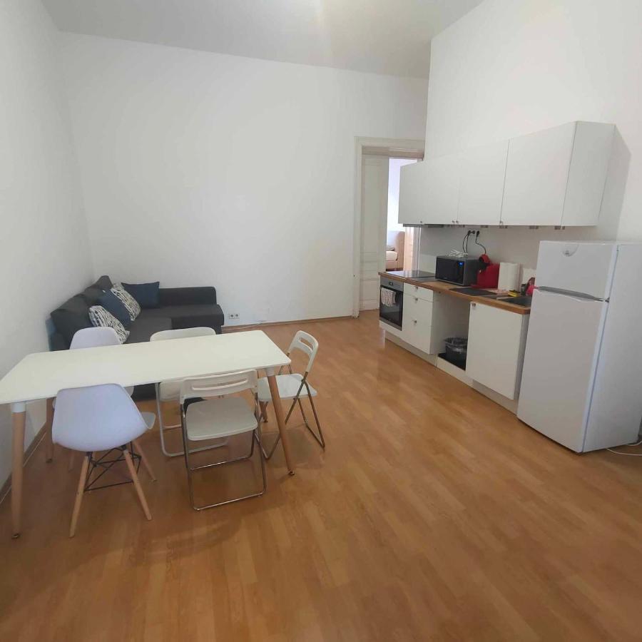 Large 4 In The Center Of Apartament