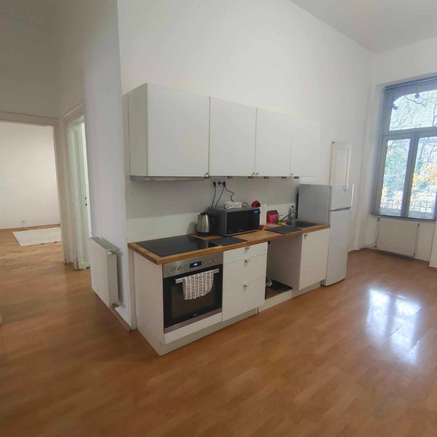 Apartament Large 4 In The Center Of